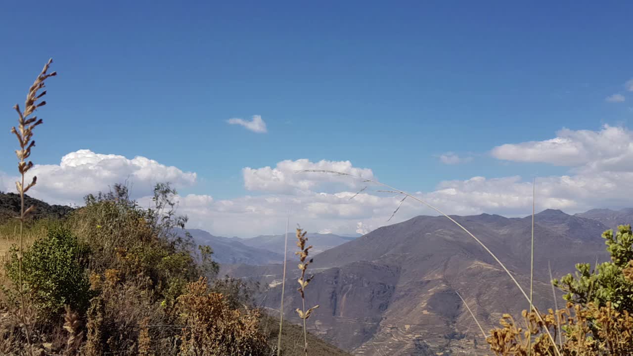 时光流逝山有树木和蓝天视频素材