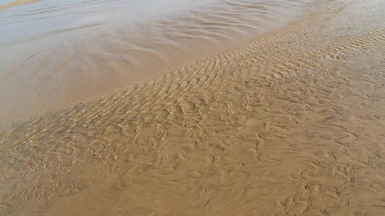 水在海滩视频素材