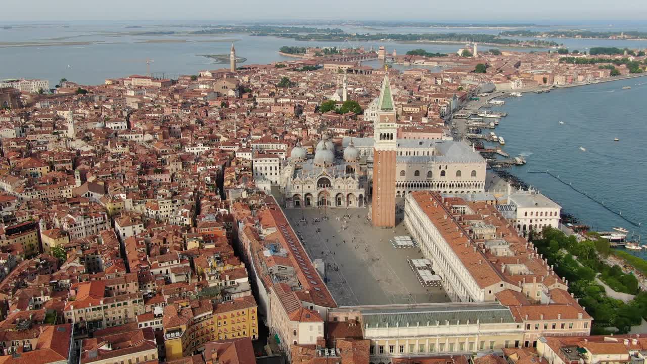 飞往欧洲意大利威尼斯的圣马可大教堂(Basilica San Marco)视频素材