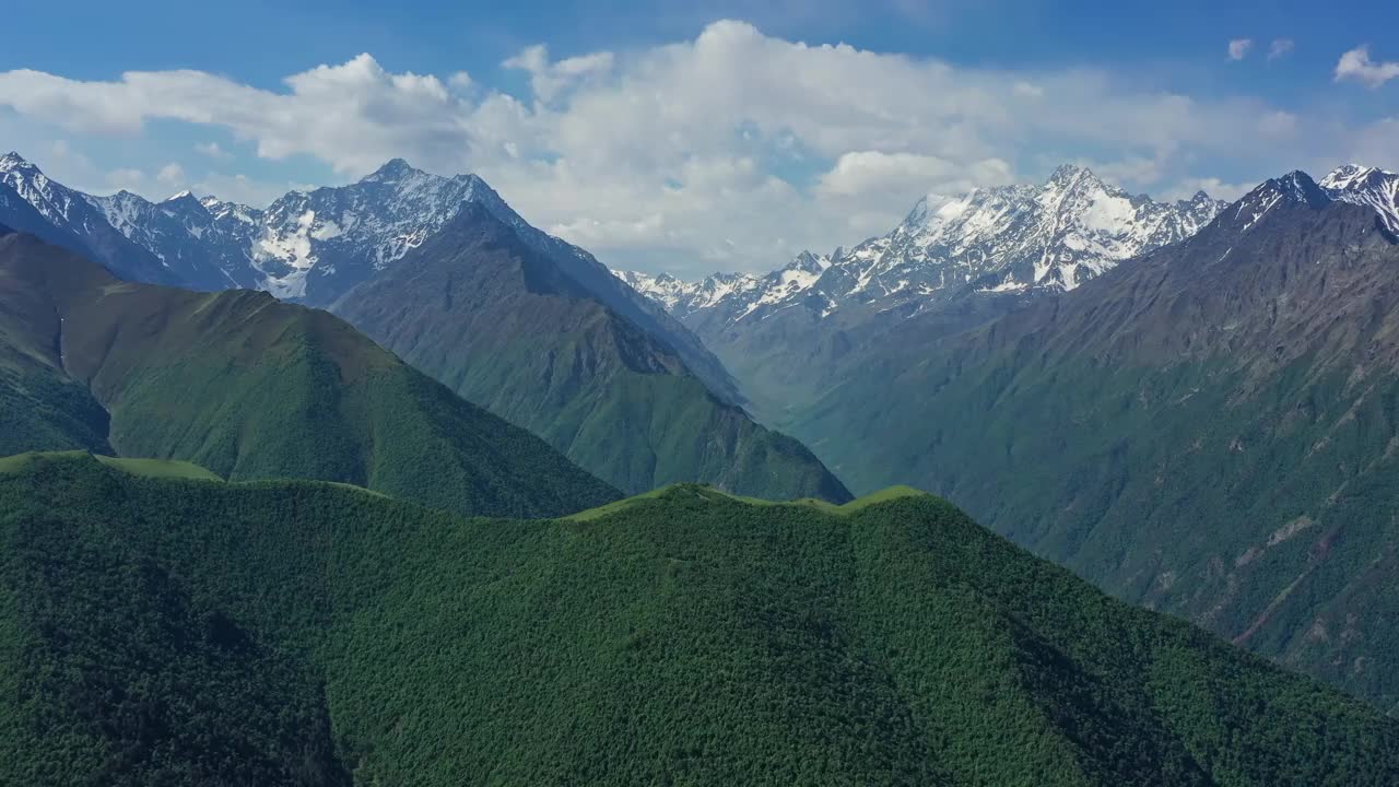 俯瞰高加索山脉视频素材