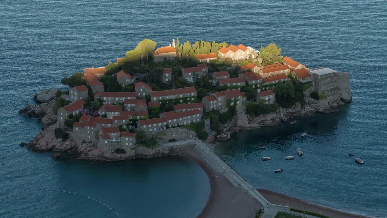 时间流逝与Sveti Stefan岛在Budva，黑山视频素材