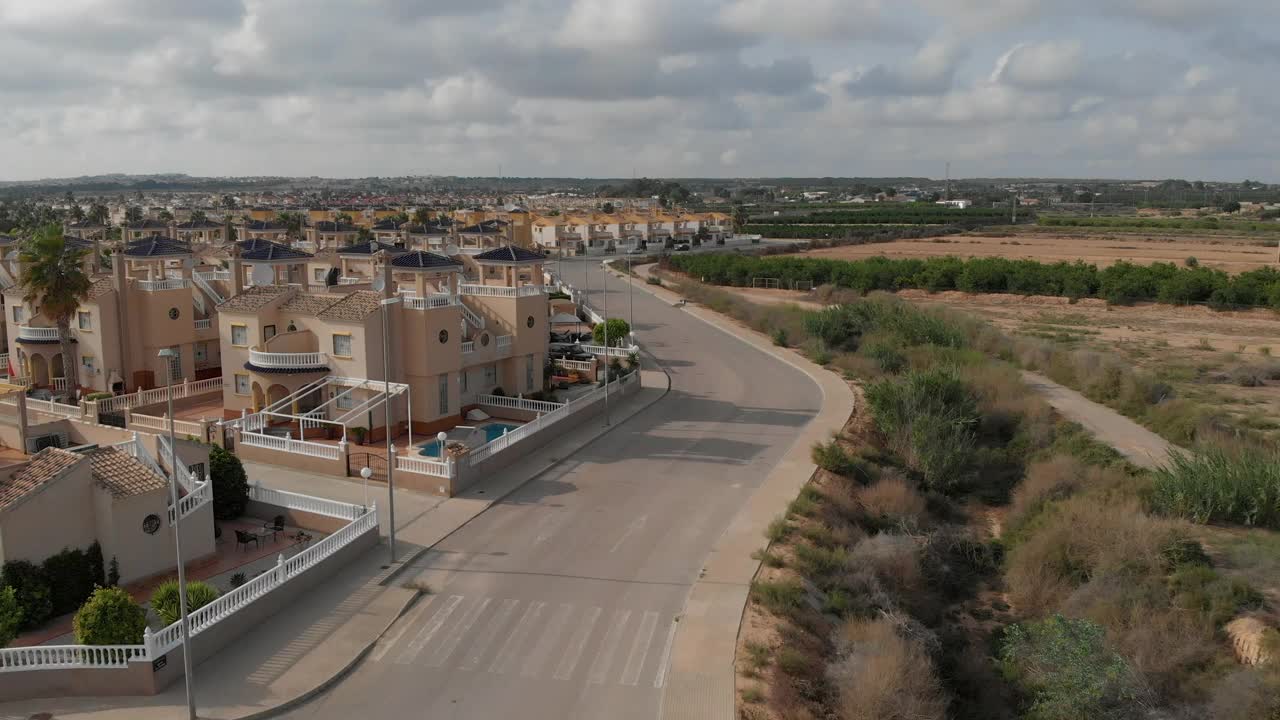 Torrevieja镇鸟瞰图。科斯塔布兰卡地区。阿利坎特省。西班牙视频素材