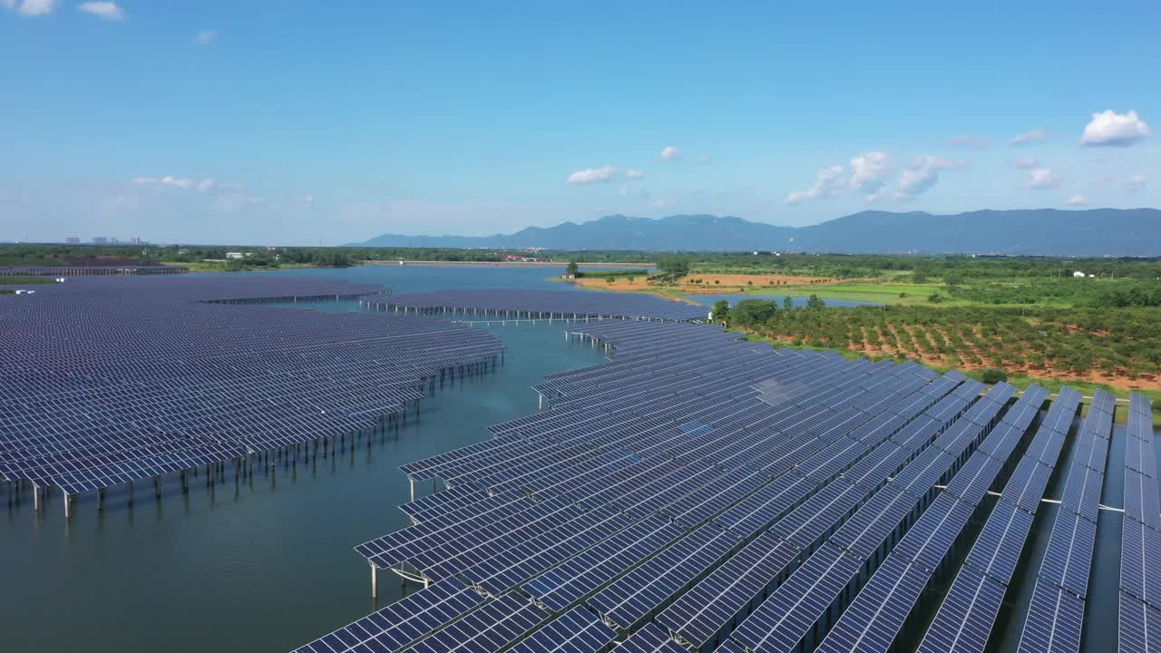 航空摄影太阳能发电厂视频素材