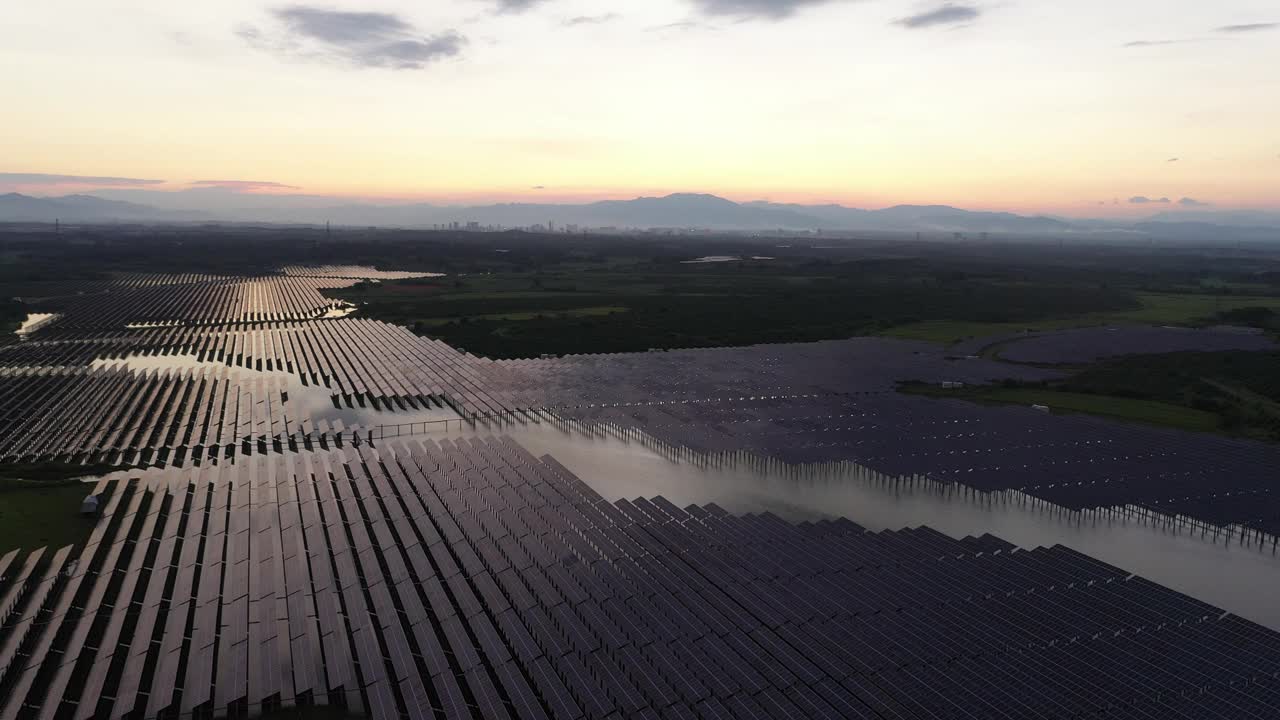 航空摄影太阳能发电厂视频素材