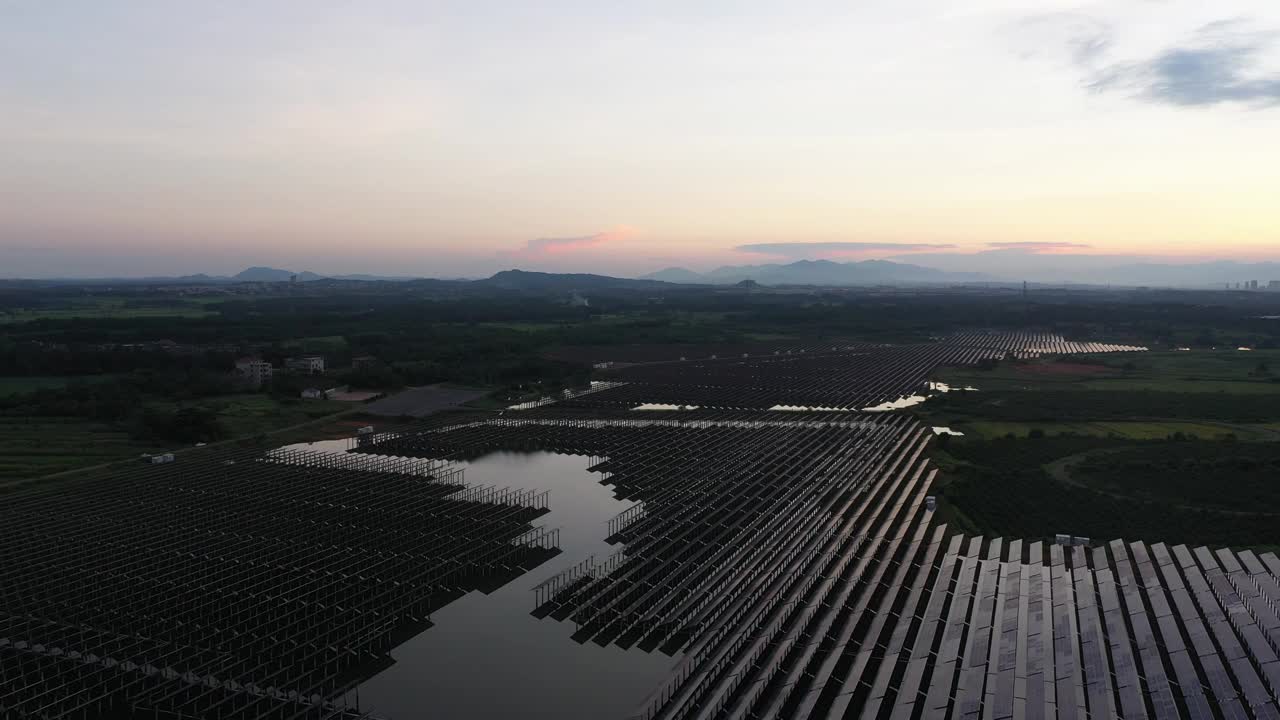 航空摄影太阳能发电厂视频素材