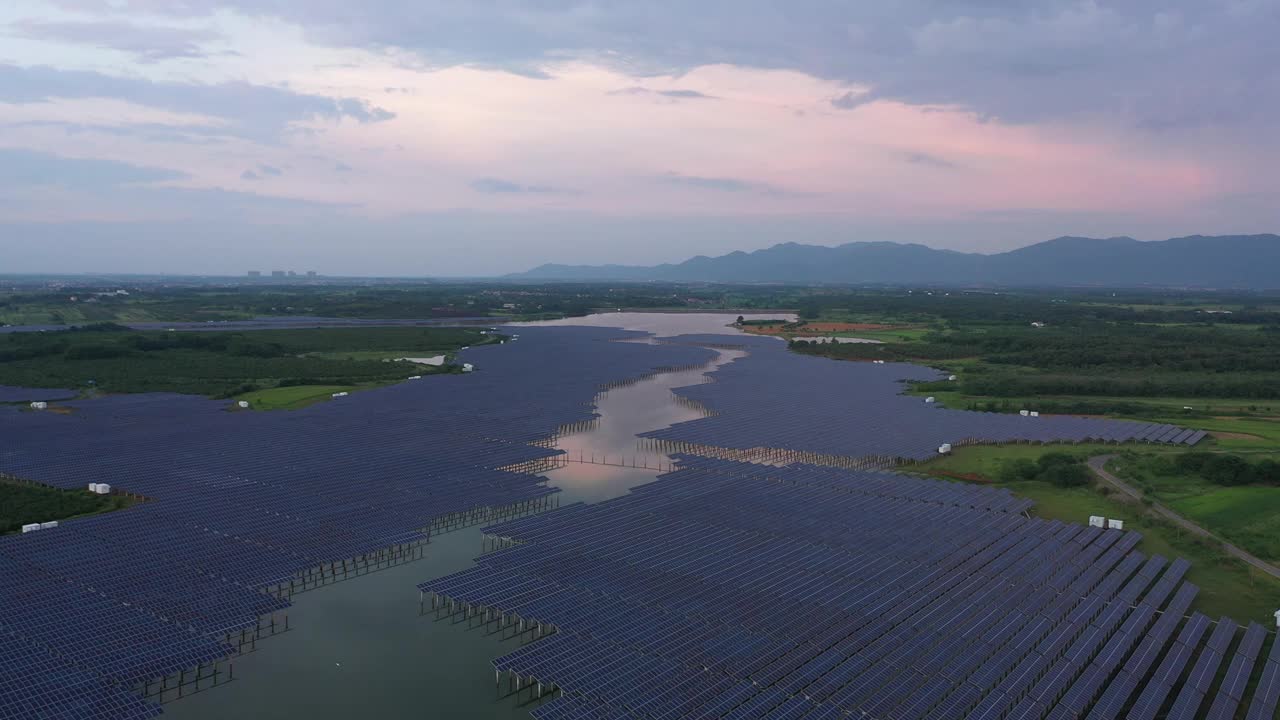 航空摄影太阳能发电厂视频素材