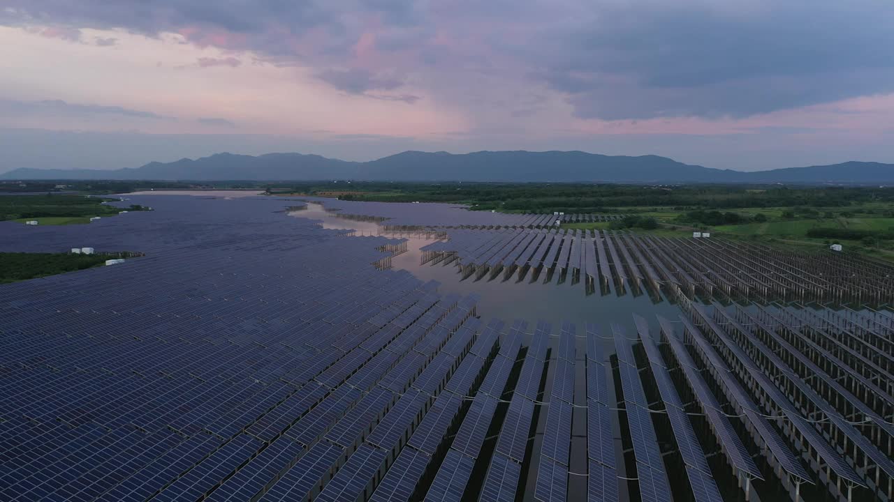 航空摄影太阳能发电厂视频素材