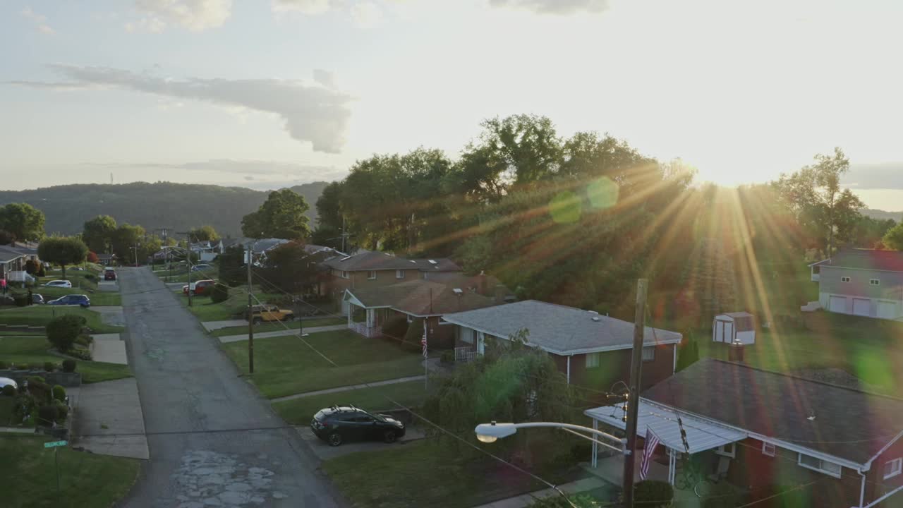 上升的空中日落的宾夕法尼亚社区视频素材