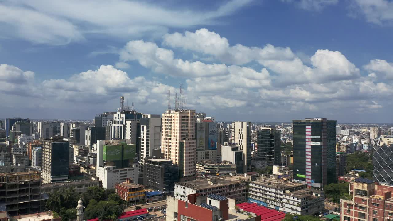 壮观的无人机视频拍摄了孟加拉国达卡的城市景观视频素材