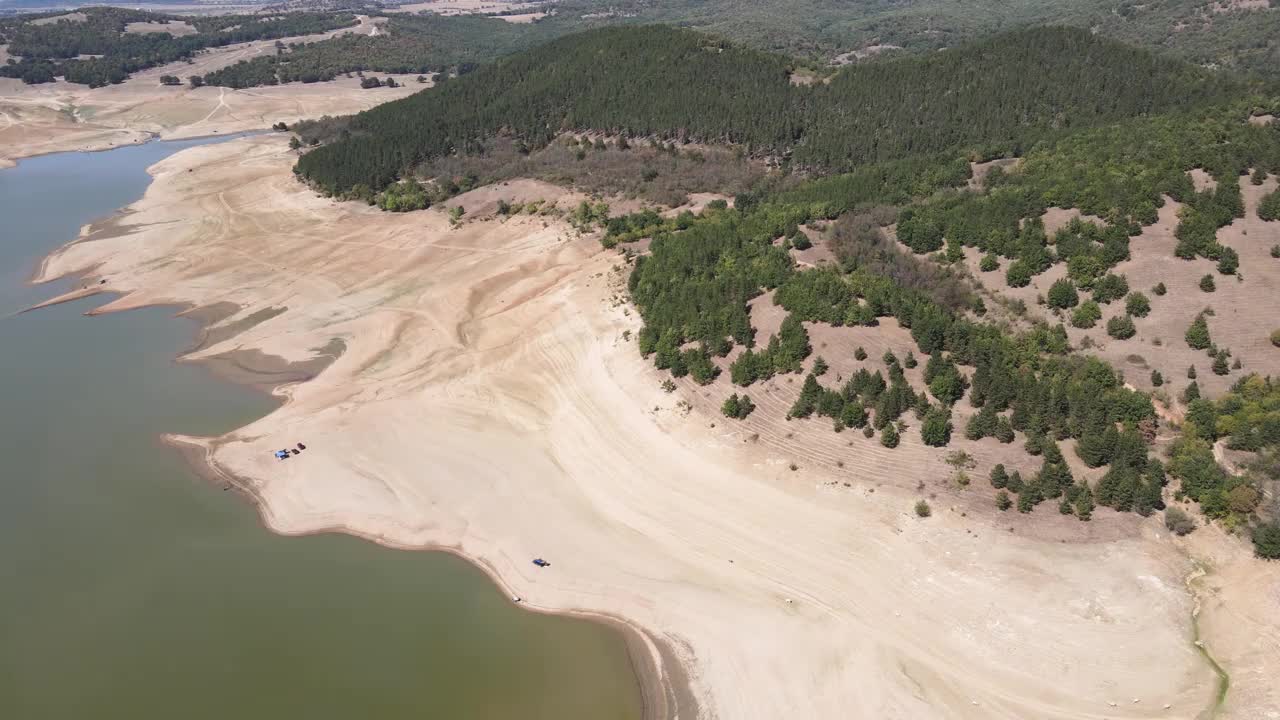 保加利亚斯雷德纳戈拉山多姆利安水库鸟瞰图视频素材