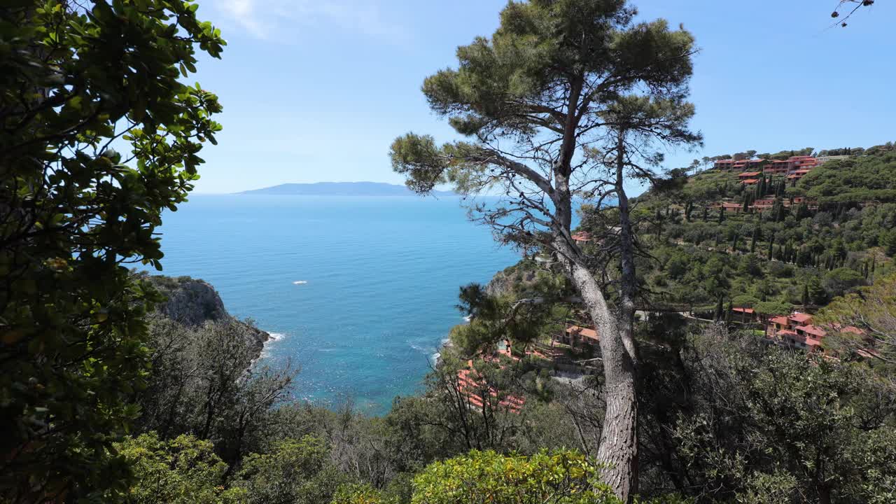 在托斯卡纳的阿根达里奥山卡拉皮克拉的海湾景观视频素材