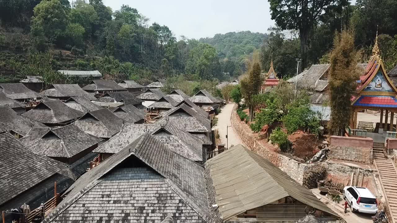 云南中国少数民族传统历史村鸟瞰图。视频素材