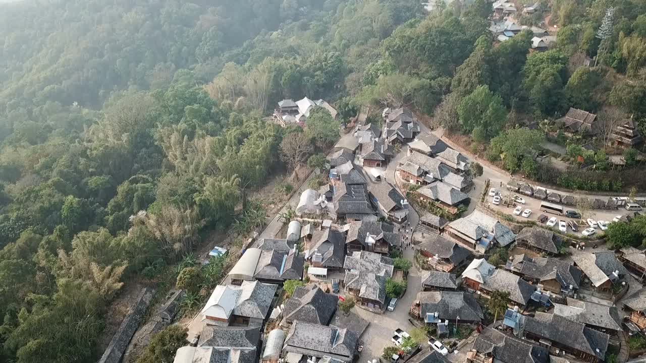 云南中国少数民族传统历史村鸟瞰图。视频素材