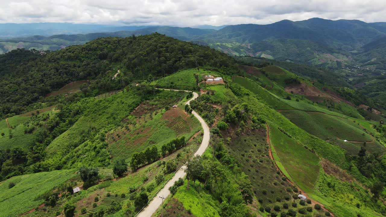 无人机在土昌清莱山公路之旅视频素材