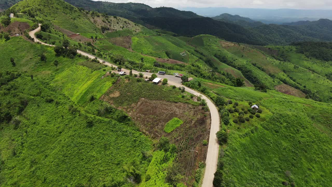 无人机在土昌清莱山公路之旅视频素材