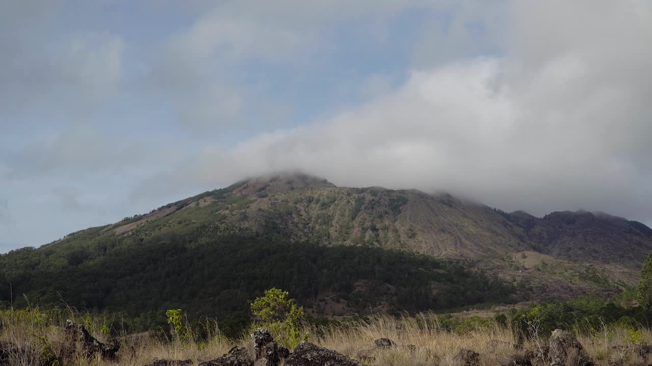 巴图尔火山，印度尼西亚巴厘岛视频素材