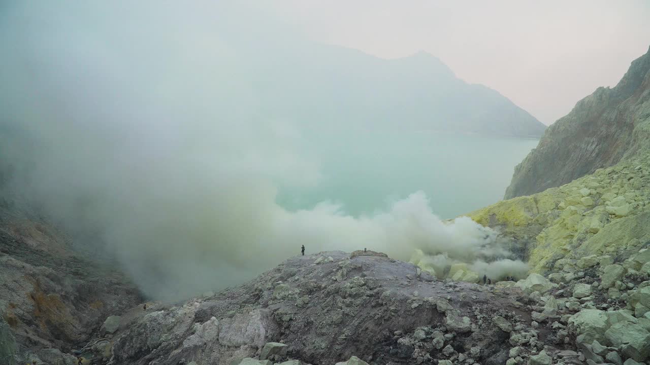 印度尼西亚东爪哇岛的伊珍火山口视频素材