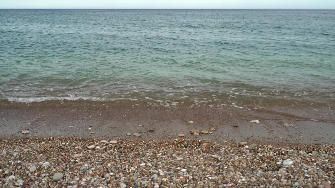 大海或海洋地平线与水和天空的背景。夏季热带度假胜地的海景视频素材