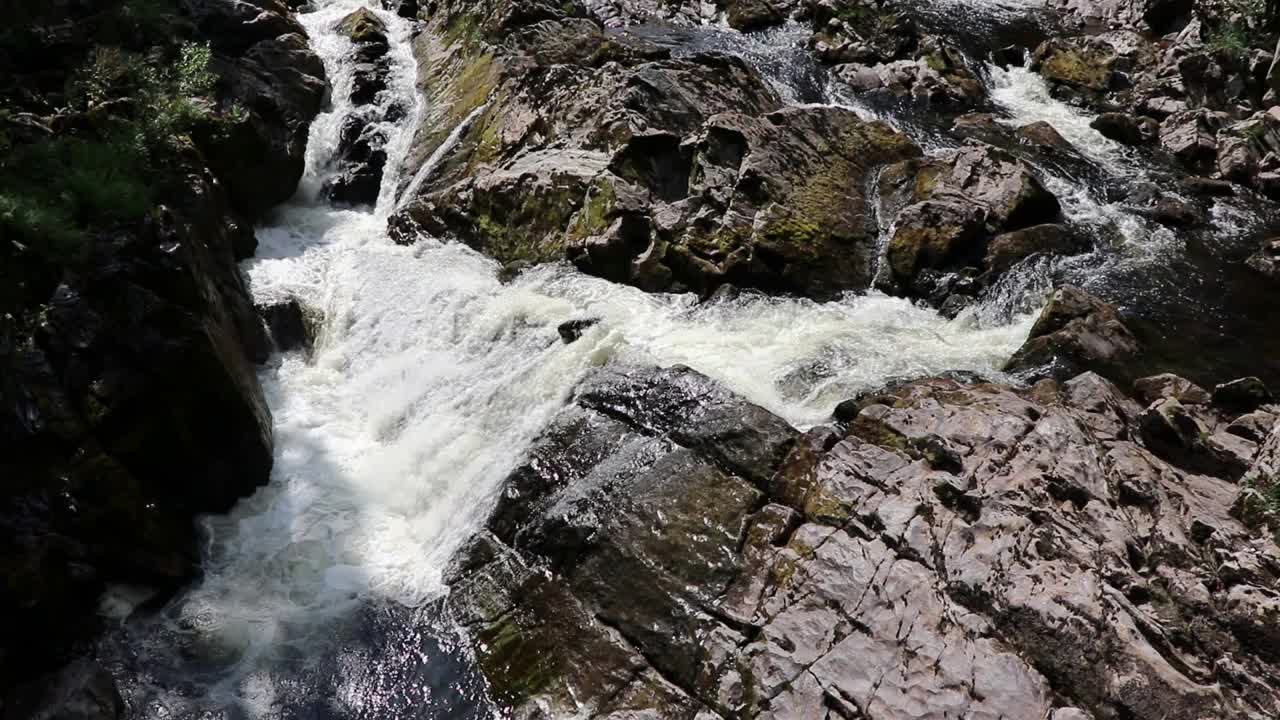 河和瀑布视频素材