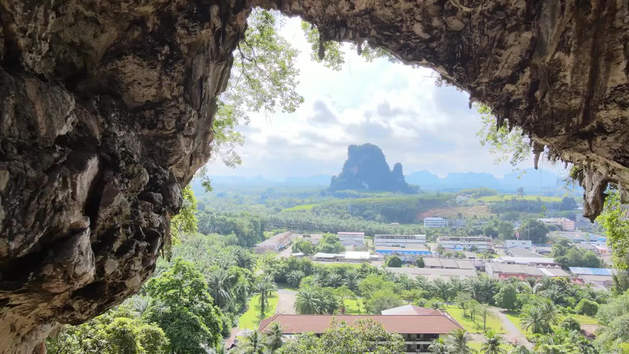 泰国南部甲米镇奥鲁克的风景视频素材