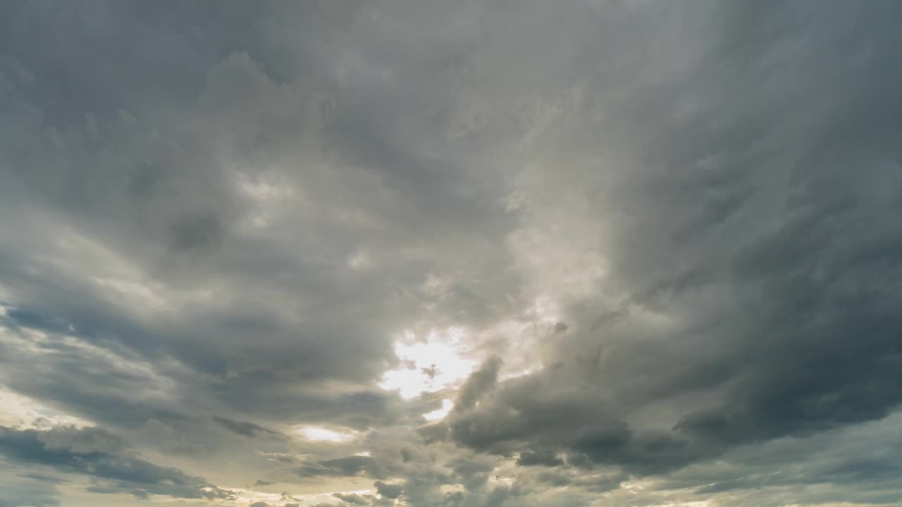 雨云和天空移动4K时间推移。视频素材