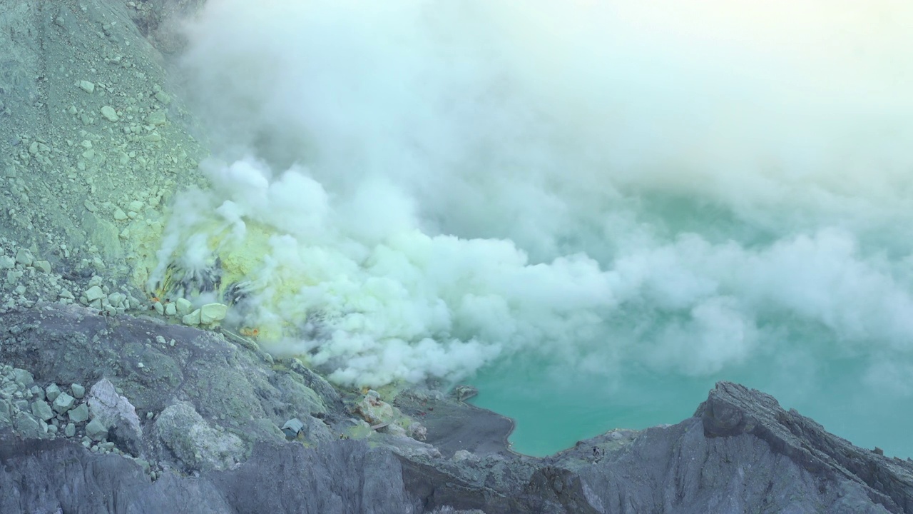 印尼伊真火山火山口视频素材