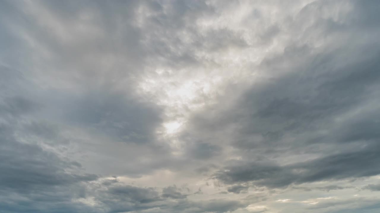 雨云和天空移动4K时间推移。视频素材