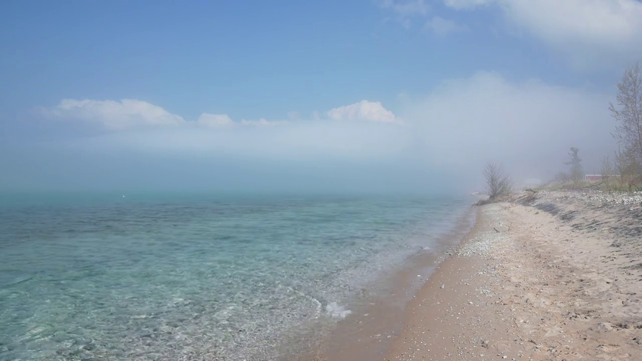 密歇根湖海滩和雾视频素材