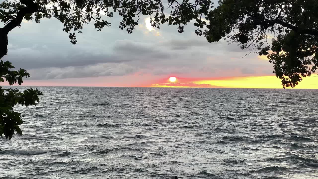 橙色日落的海洋景观视频素材