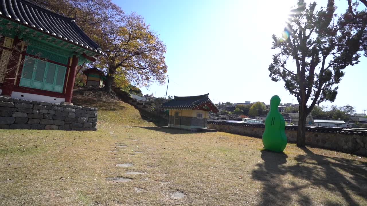 韩国忠清北道清州——2019年11月:清州乡桥(朝鲜时代的地方教育机构)外三门视频素材