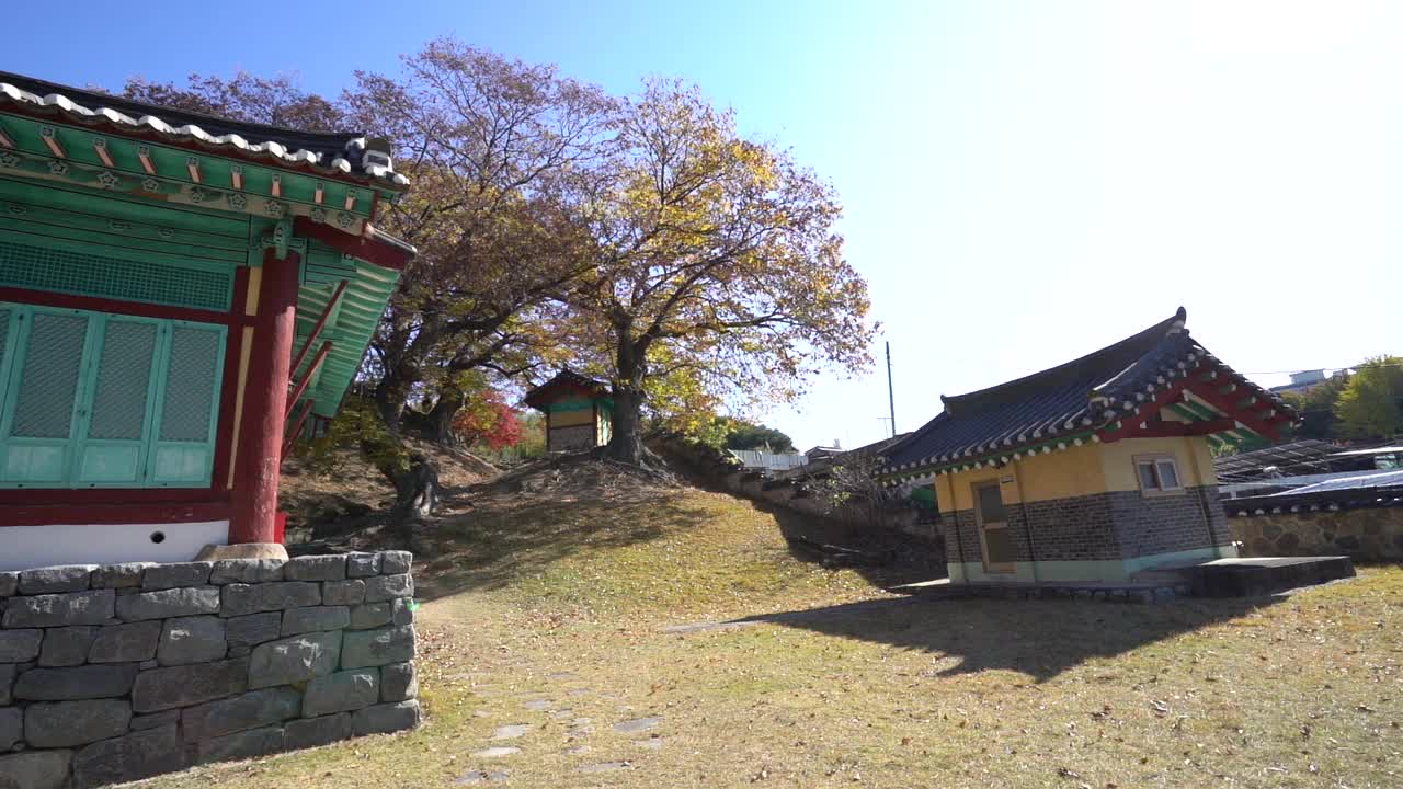 韩国忠清北道清州——2019年11月:清州乡桥(朝鲜时代的地方教育机构)外三门视频素材