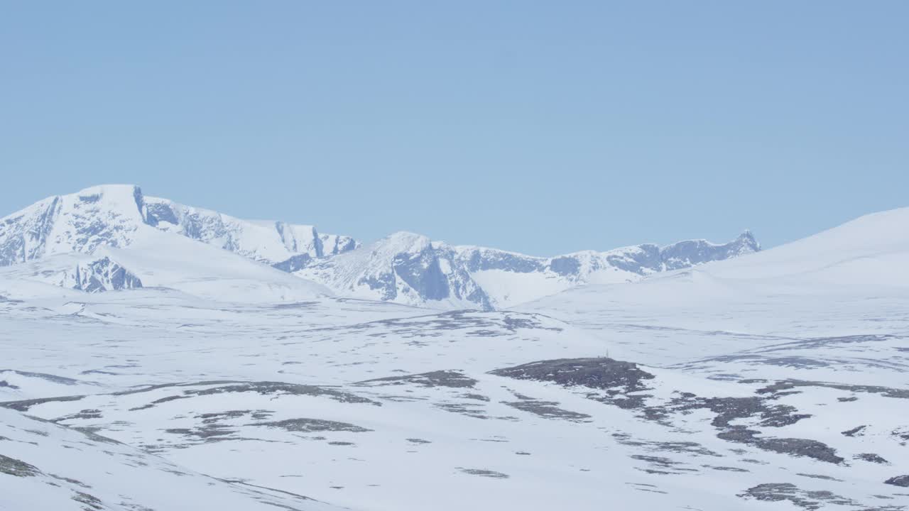 冰雪覆盖的挪威美丽的山景视频素材