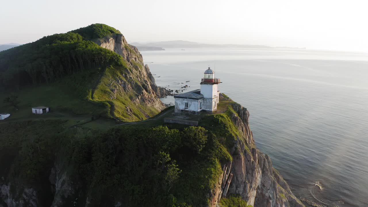 日本海沿岸的灯塔视频素材