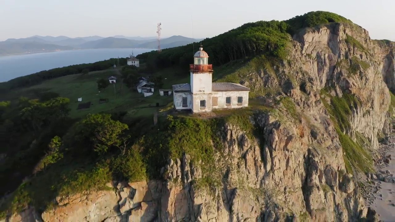 日本海沿岸的灯塔视频素材