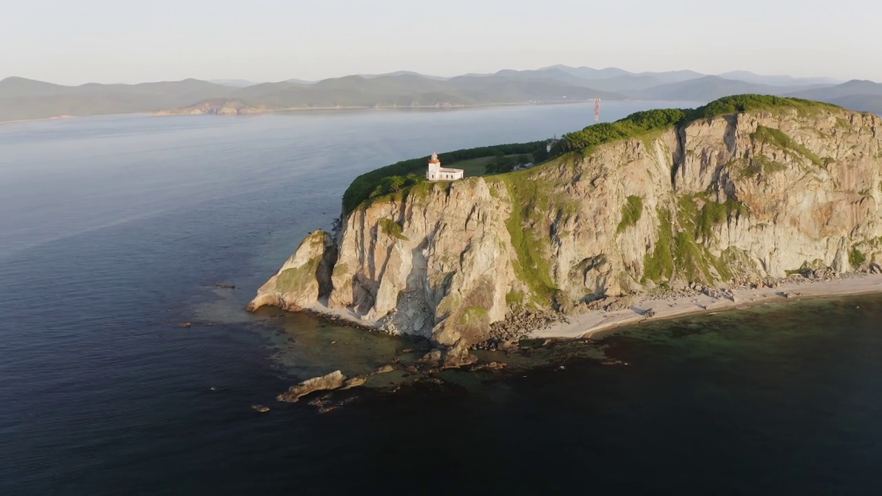 日本海沿岸的灯塔视频素材