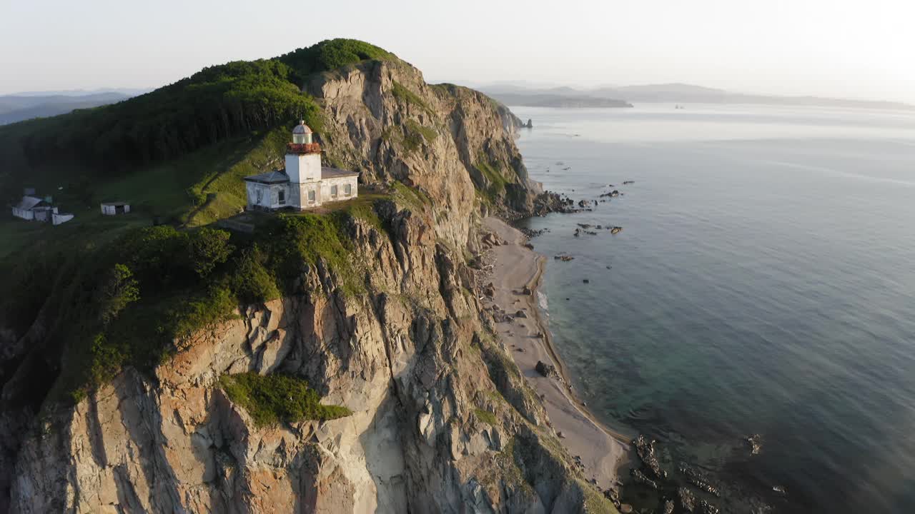 日本海沿岸的灯塔视频素材