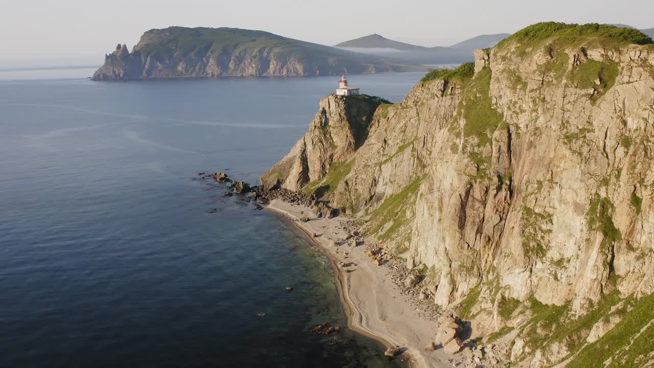 日本海沿岸的灯塔视频素材