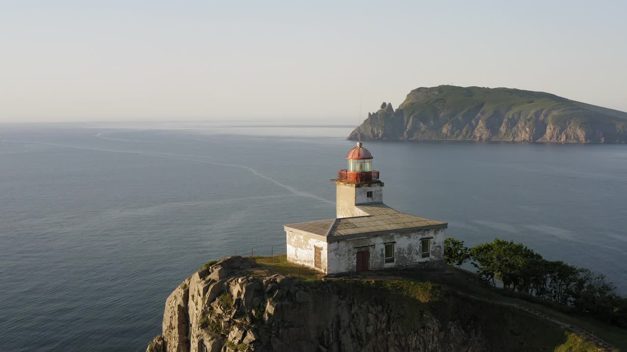 日本海沿岸的灯塔视频素材