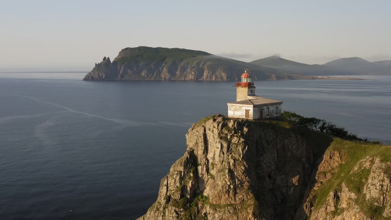 日本海沿岸的灯塔视频素材