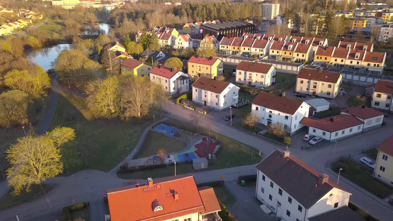 郊区住宅鸟瞰图。视频素材