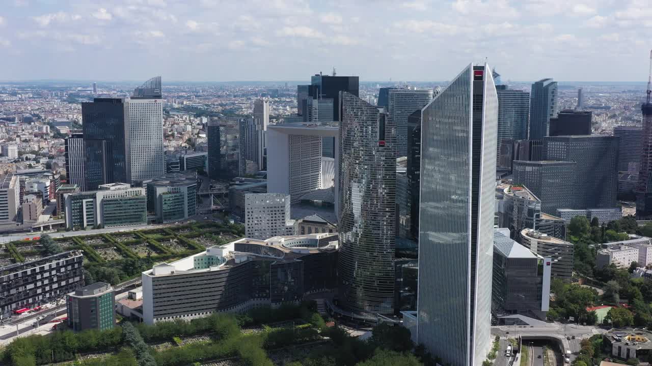 法国，Paris La Défense，无人机鸟瞰图视频素材