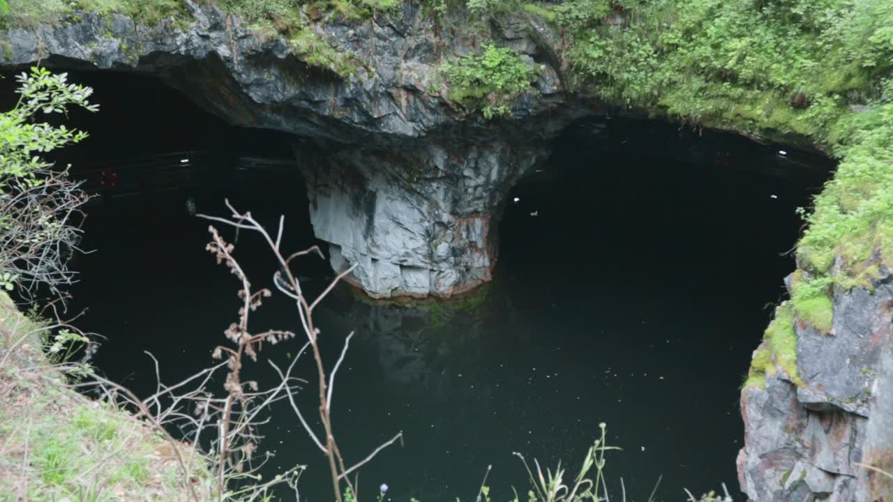 崖崩地下湖自然峡谷山保护区视频素材