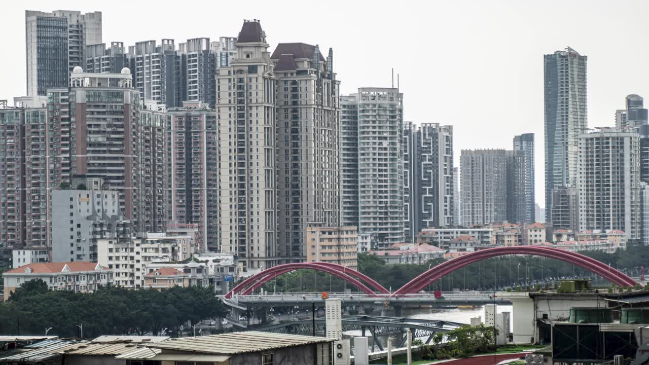 高层公寓上空暴雨的一天时间流逝。视频素材