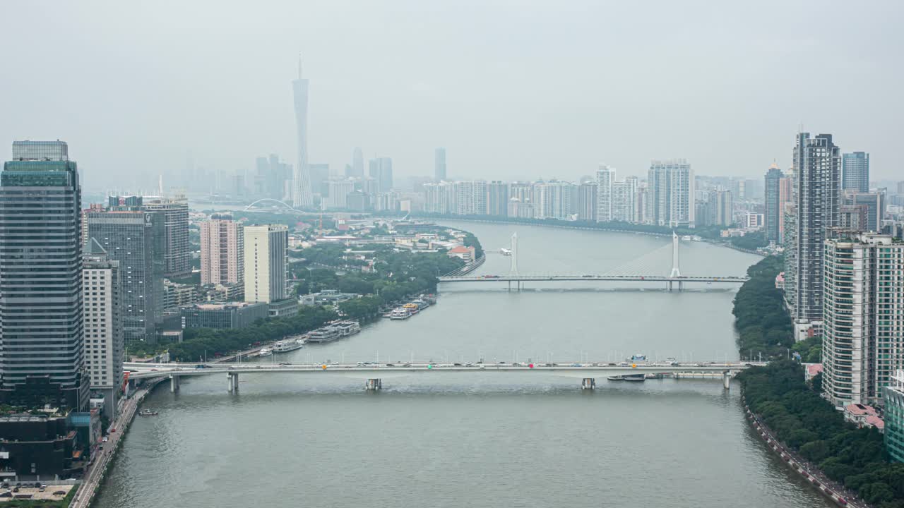 现代城市的突然降雨时间流逝。视频素材