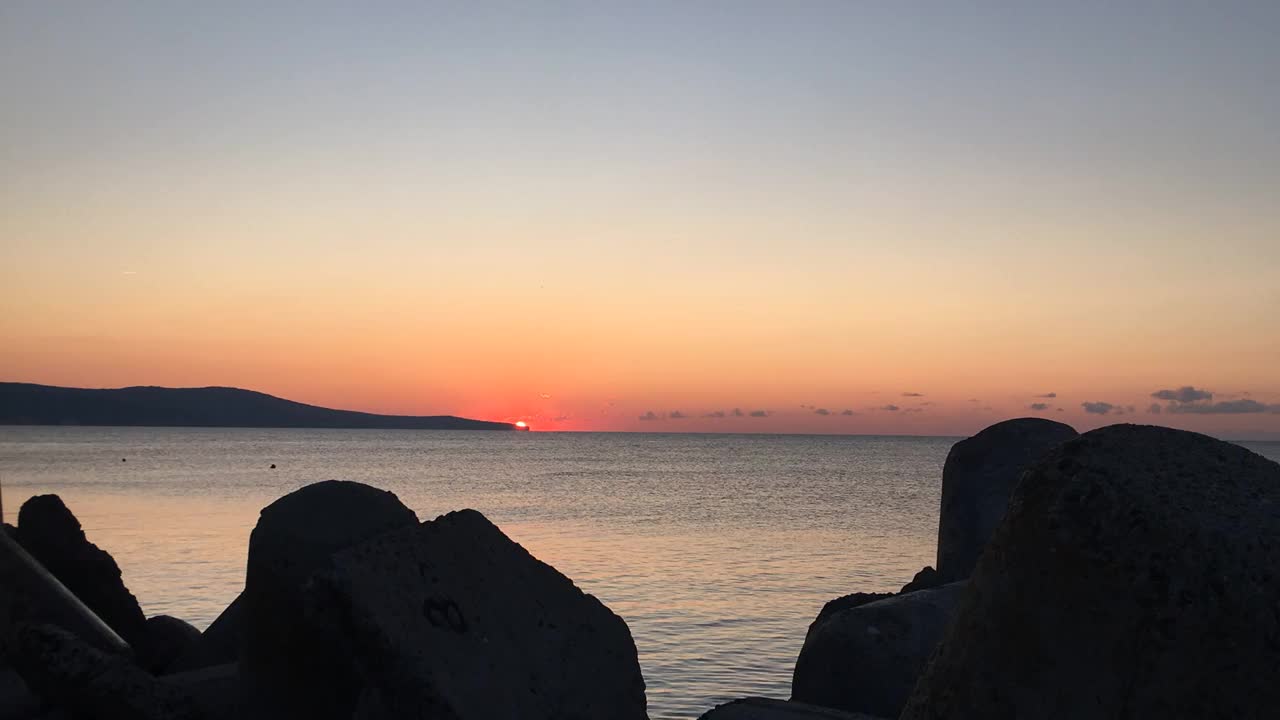 海面上的日出时间流逝视频素材