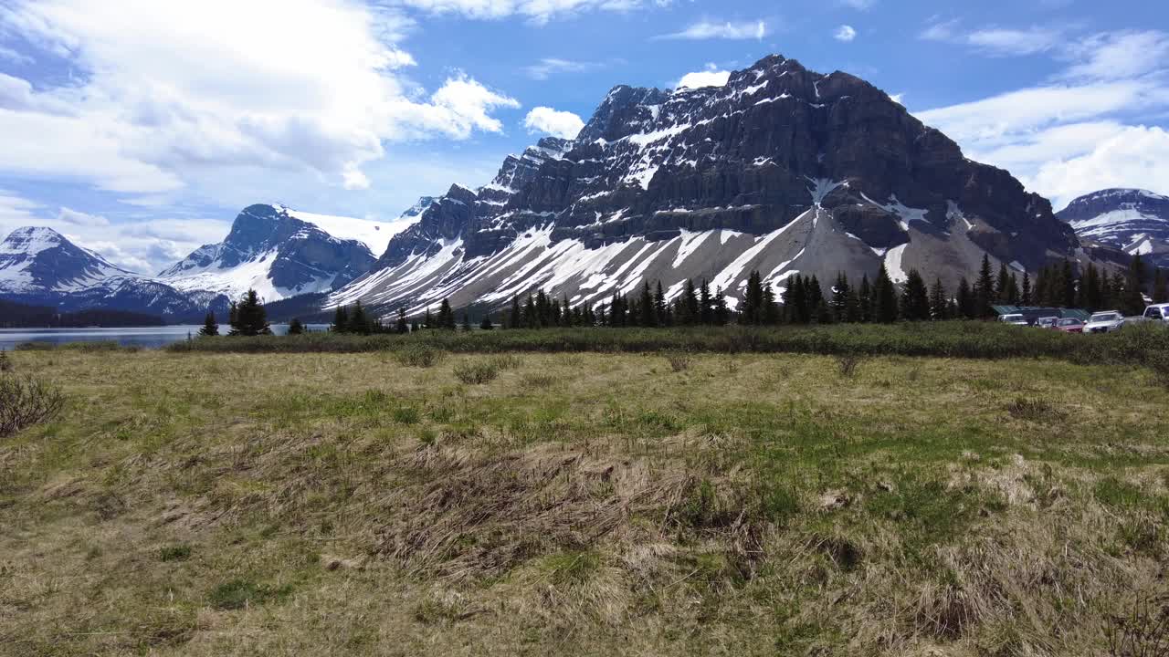 班夫雪山和高山弓湖的景色视频素材