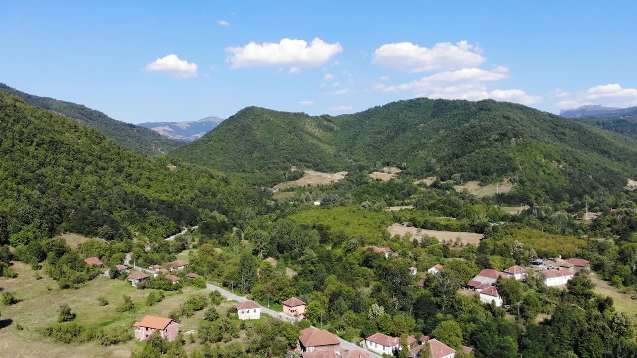 乡村住宅鸟瞰图。视频素材