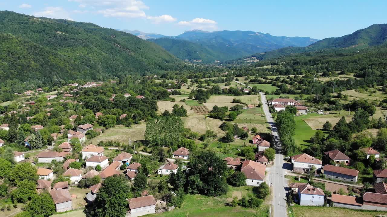 乡村住宅鸟瞰图。视频素材