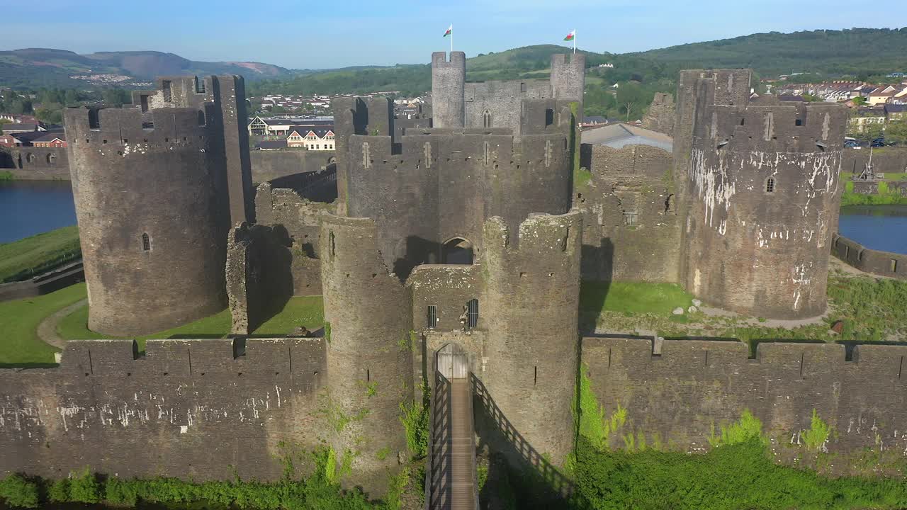 Caerphilly城堡，Caerffili城堡，中世纪城堡，统治着英国威尔士格拉摩根的城镇中心视频素材