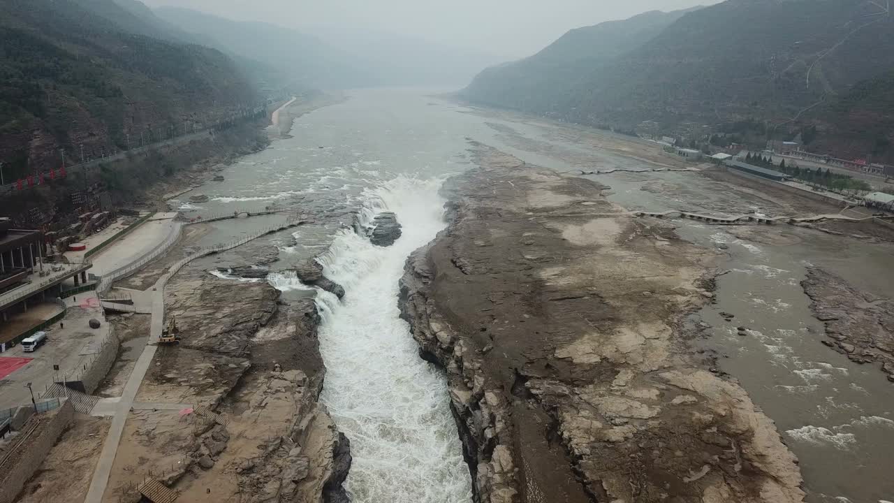 中国陕西，无人机俯瞰壶口瀑布视频素材